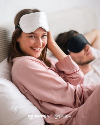 Die Schlafmaske Masha “Dark in Here” bietet dir absolute Verdunkelung und maximalen Komfort 🧘🏻‍♀️. Sie eignet sich perfekt...